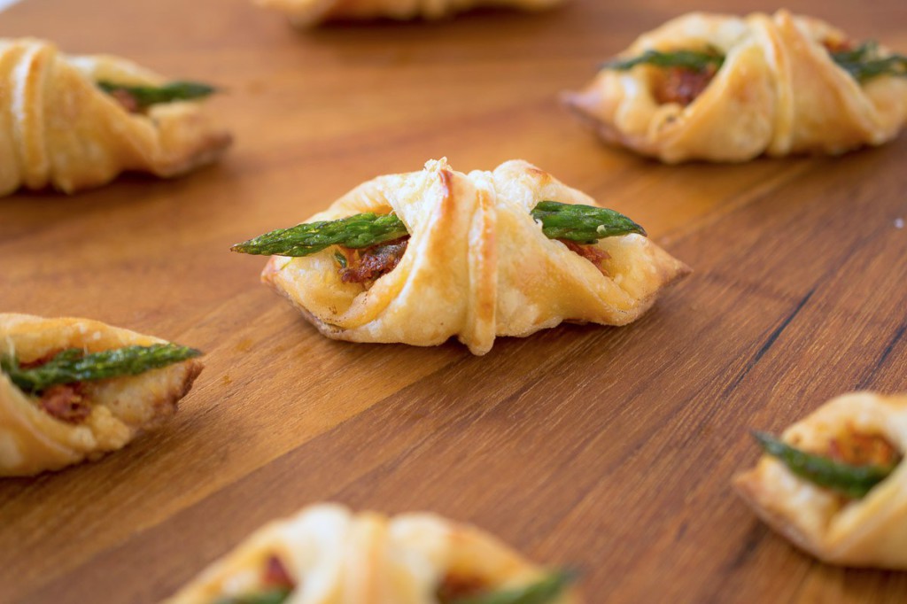 Asparagus-sun-dried-tomato-puff-pastry-bites-17