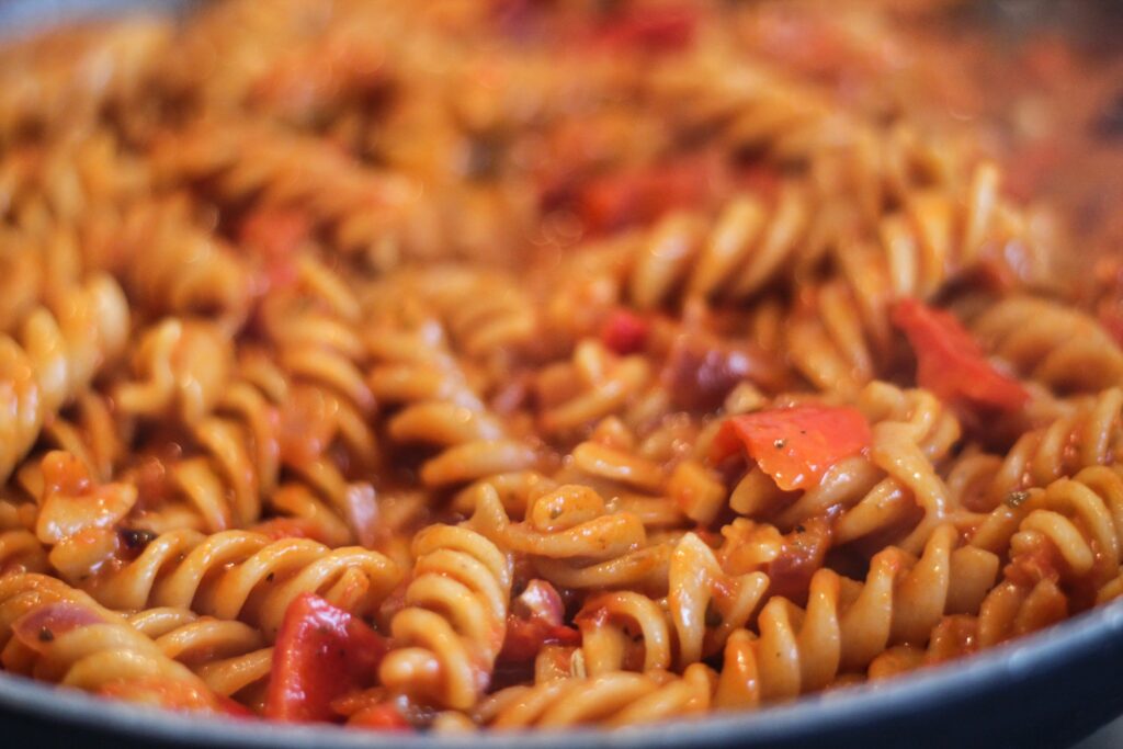 Recept: Geroosterde paprika pasta met parmezaan croutons | Fitbeauty